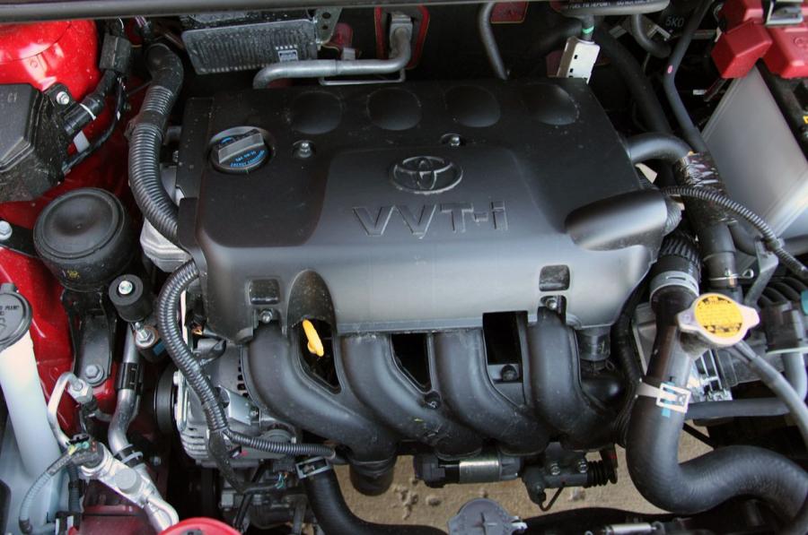  Toyota Yaris SE 2012 года  (фото 24 из 33)